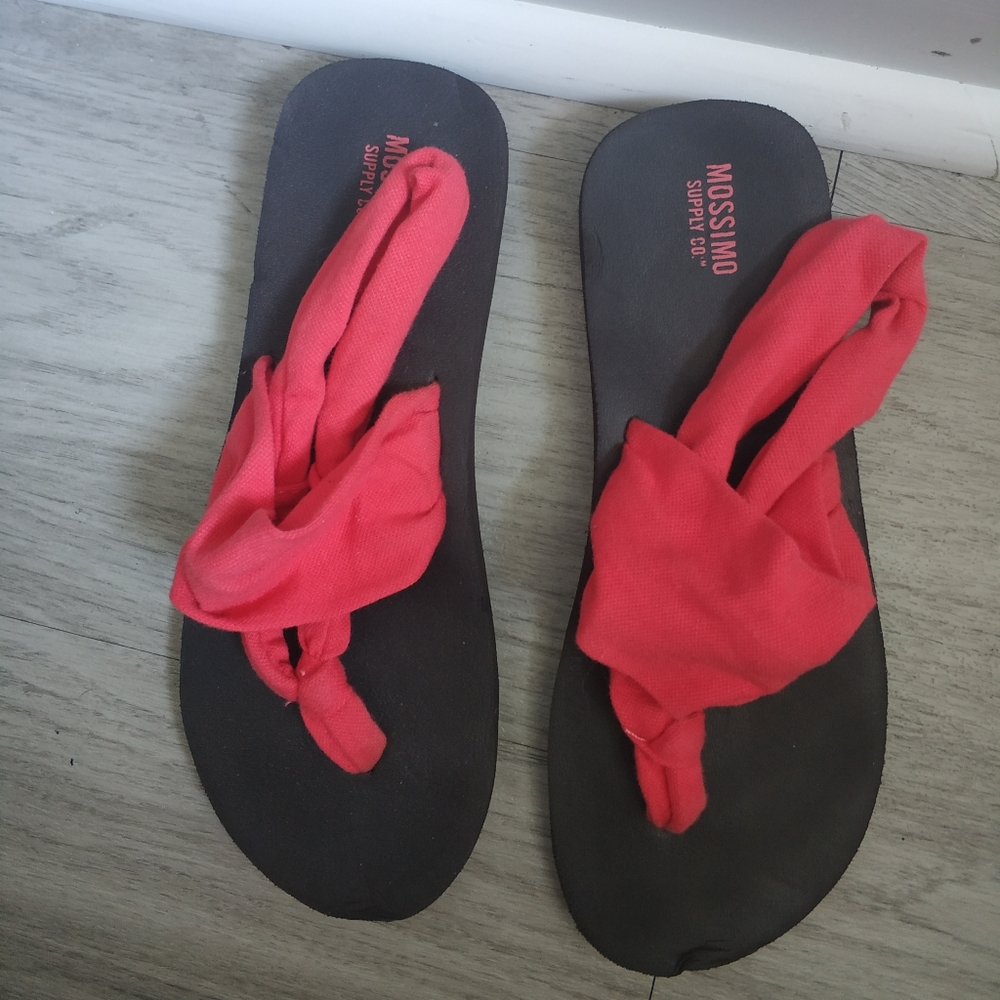 🌴3FOR25🌴Mossimo red yoga slippers
